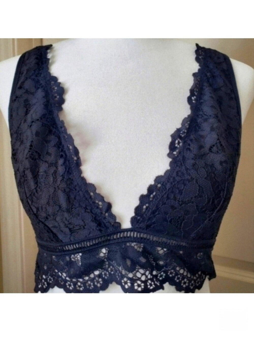 NWOT Plunge Lace Bralette